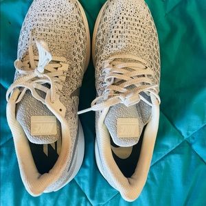 Nike running sneakers in great condition!!!